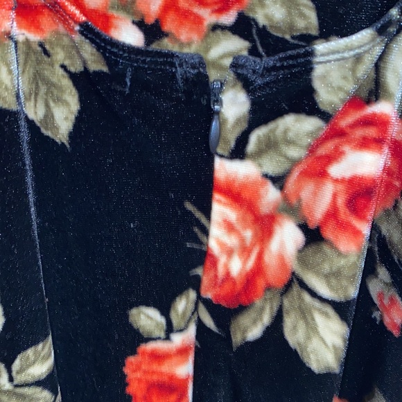 Forever 21 Small Black Floral Velvet Mini Dress - Picture 9 of 10